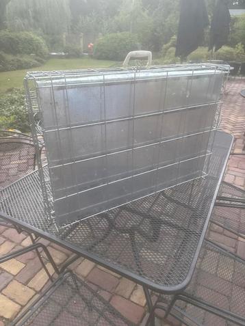 Hondenbench, gebruikt maar in goede staat beschikbaar voor biedingen
