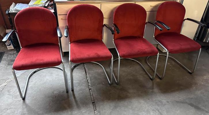 Gispen 413, Huis en Inrichting, Stoelen, Zo goed als nieuw, Rood, Ophalen