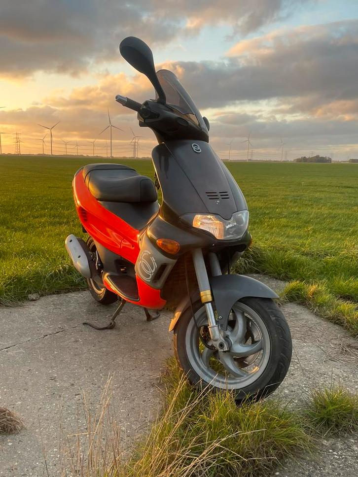 Gilera Runner 50cc 2t Brom, Fietsen en Brommers, Scooters | Piaggio, Gebruikt, Overige modellen, Maximaal 45 km/u, Benzine, Ophalen of Verzenden