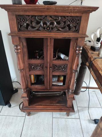 Kast beschikbaar voor biedingen