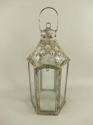 Lantaarn zilver ijzerkleur H.60cm

 beschikbaar voor biedingen