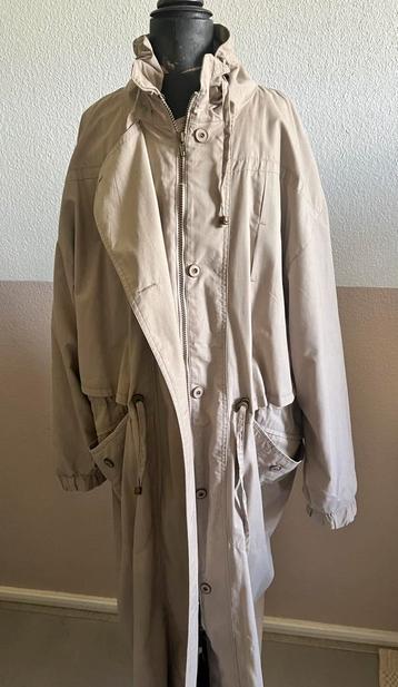 Vintage trenchcoat 44, tussenjas beschikbaar voor biedingen