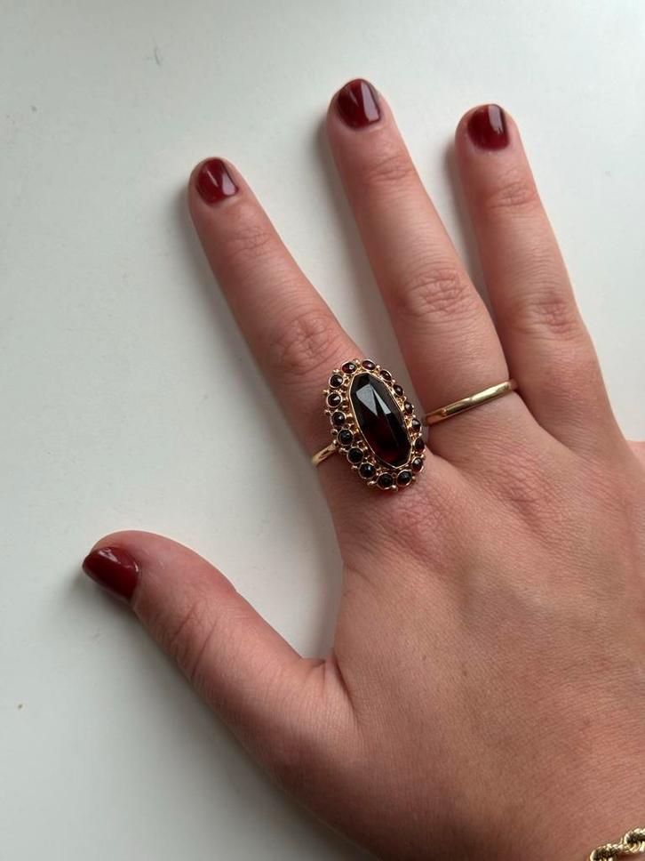 Gouden ring, Sieraden, Tassen en Uiterlijk, Ringen, Gebruikt, Dame of Heer, 19 tot 20, Goud, Goud, Met edelsteen, Ophalen of Verzenden