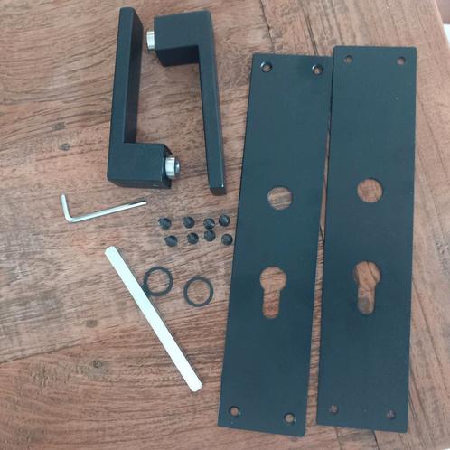 Deurklink Amsterdam zwart op schild met profielcilindergat 5, Doe-het-zelf en Verbouw, Hang- en Sluitwerk, Nieuw, Klink of Kruk