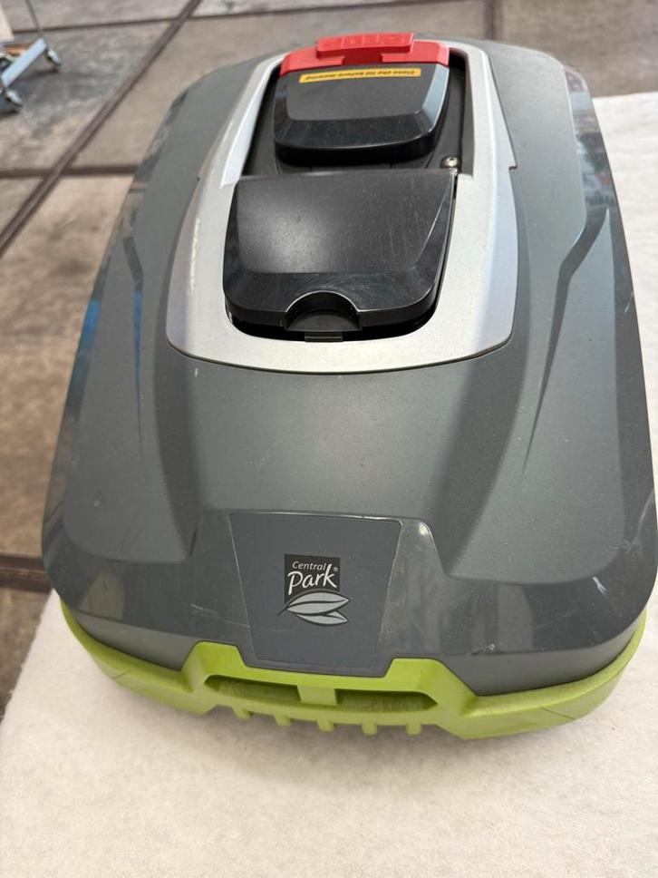 Central Park Robotmaaier, Tuin en Terras, Robotmaaiers, Gebruikt, Minder dan 20 cm, Ophalen