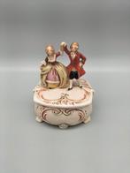 Decoratief porseleinen sieradendoosje Rococo- of Barokstijl, Antiek en Kunst, Ophalen of Verzenden