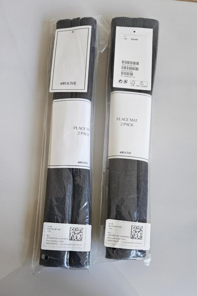 Nieuw 4x H&M placemats (35x48cm) antracietgrijs, Huis en Inrichting, Keuken | Textiel, Nieuw, Placemat, Grijs, Ophalen of Verzenden