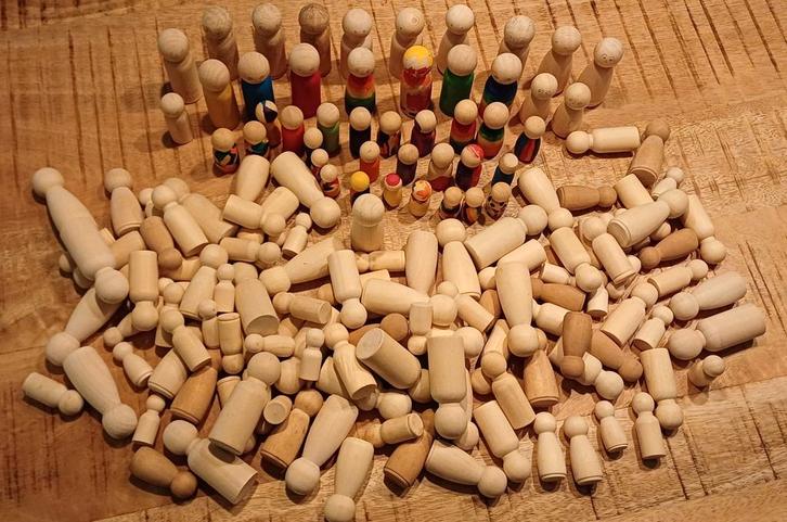 Ruim 150 Pegdolls in diverse maten en modellen., Hobby en Vrije tijd, Knutselen, Zo goed als nieuw, Materiaal, Ophalen of Verzenden