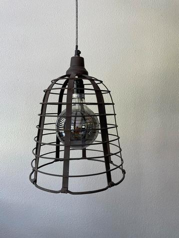 Industriële hanglamp. beschikbaar voor biedingen