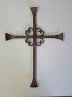 Muurkruisje, traditioneel, smeedijzer, h. 31,3 cm br 23 cm., Verzenden