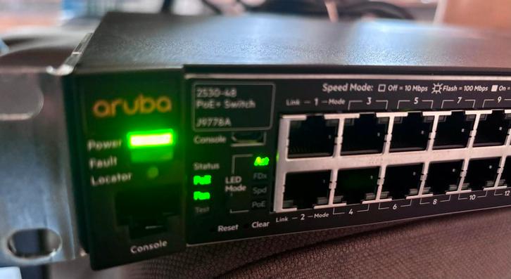 HPE Aruba 2530 48G PoE+ Switch - Gigabit, Computers en Software, Netwerk switches, Gebruikt, Ophalen of Verzenden