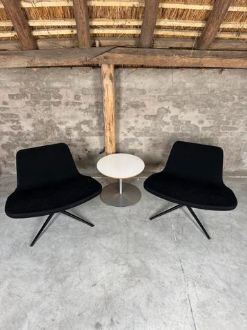 2 zwarte HAY RAY swivel fauteuils zgan beschikbaar voor biedingen