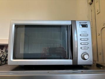 Kleine Magnetron Sharp - 22L - 800 Watt - Kleine Display beschikbaar voor biedingen