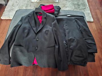 Net dames pak.  beschikbaar voor biedingen