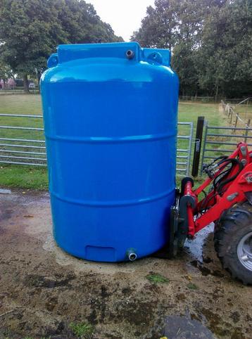 2x watertank 3m³ voorraad vat buffer tank beschikbaar voor biedingen