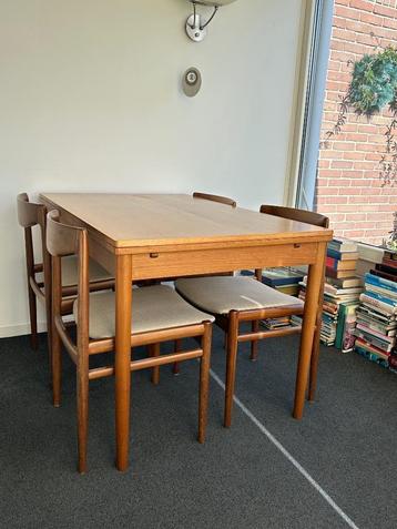 Eetkamerset vintage scandinavisch design 70’s tafel + 4 stln beschikbaar voor biedingen