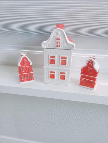 Postcodeloterij koektrommel en huisjes nr 3 en nr 5 beschikbaar voor biedingen