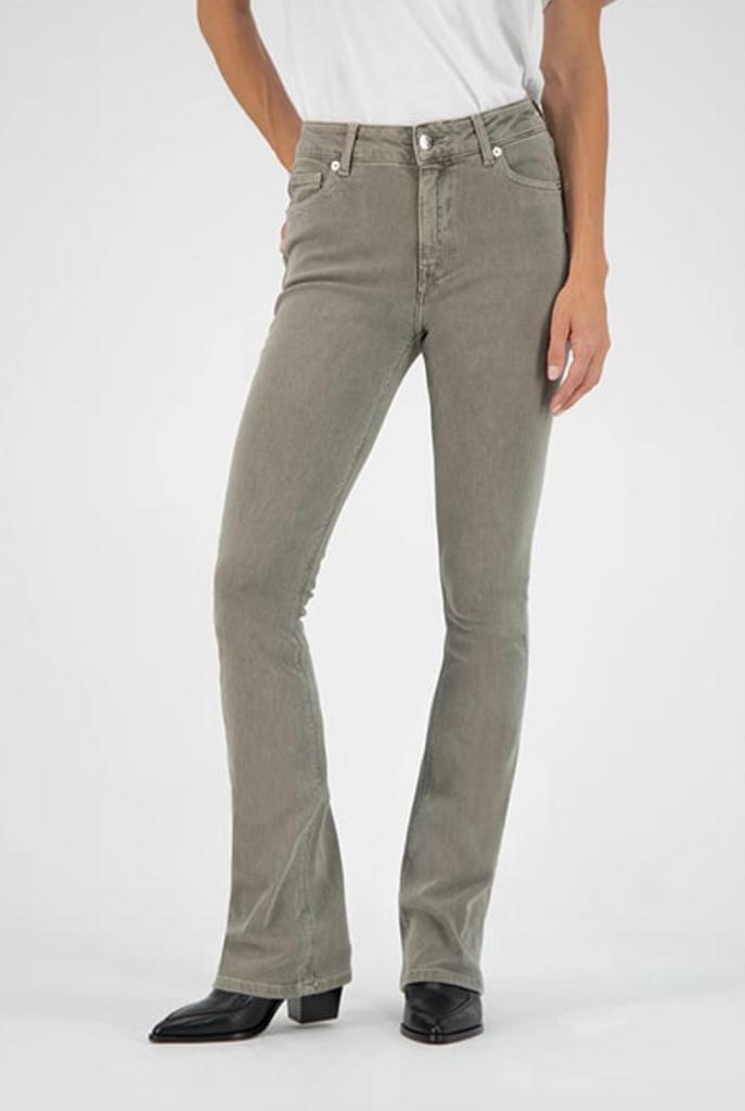 Mud jeans Flared Hazen olive wijde pijp mt 27 groen, Kleding | Dames, Spijkerbroeken en Jeans, Gedragen, W27 (confectie 34) of kleiner