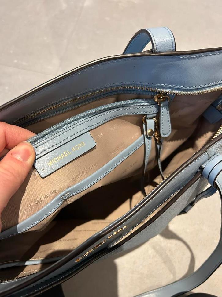 Michael Kors Tas Lichtblauw - Origineel Parijs, Sieraden, Tassen en Uiterlijk, Tassen | Damestassen, Zo goed als nieuw, Handtas
