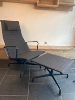 Vitra EA 124 fauteuil en EA 125 hocker, 2019, Huis en Inrichting, Fauteuils, Vitra, Design, 75 tot 100 cm, Ophalen of Verzenden