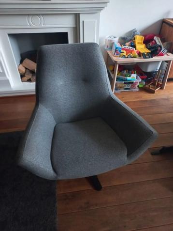 Draai fauteuil beschikbaar voor biedingen