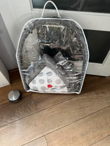 Meeneem speelkleed.  beschikbaar voor biedingen