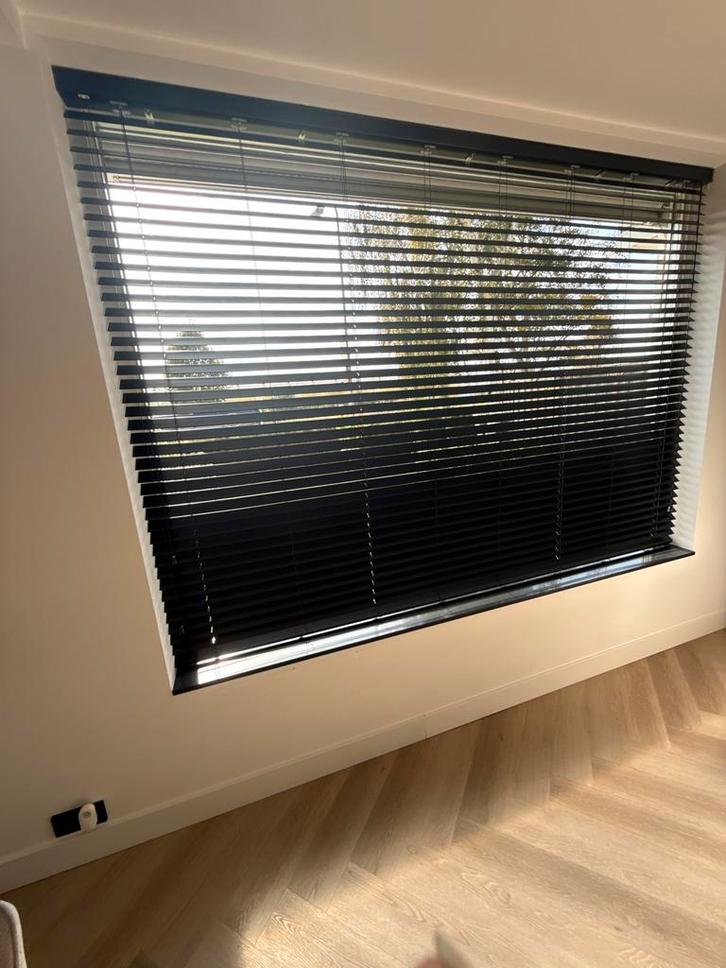Zwarte jaloezieën op maat, Huis en Inrichting, Stoffering | Gordijnen en Lamellen, Zo goed als nieuw, 100 tot 150 cm, 150 tot 200 cm