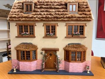 Poppenhuis beschikbaar voor biedingen