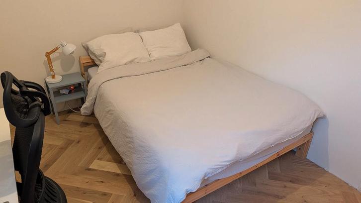 IKEA Bed and mattress 140x200, Huis en Inrichting, Slaapkamer | Bedden, Gebruikt, Tweepersoons, 140 cm, 200 cm, Hout, Wit, Ophalen