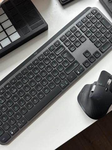 Logitech MX Master 3 Mouse and MX Keys Keyboard beschikbaar voor biedingen