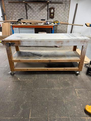 Verrijdbare werkbank 74x192 cm beschikbaar voor biedingen