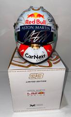 Gesigneerde 1:2 minihelm Max Verstappen 2022, Ophalen of Verzenden, Zo goed als nieuw, Formule 1
