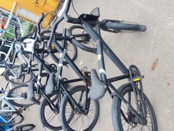Four broken Vanmoof X3. JMOOF beschikbaar voor biedingen