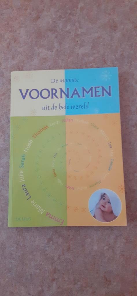 S. Tyberg - De mooiste voornamen uit de hele wereld, Boeken, Kinderboeken | Baby's en Peuters, Zo goed als nieuw, Ophalen of Verzenden