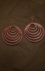 Grote bruine oorbellen, Ophalen of Verzenden, Bruin, Overige materialen