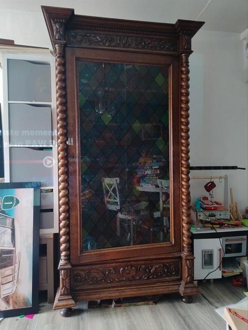Koloniale kast met houtsnijwerk en glazen deur, Antiek en Kunst, Antiek | Meubels | Kasten, Ophalen