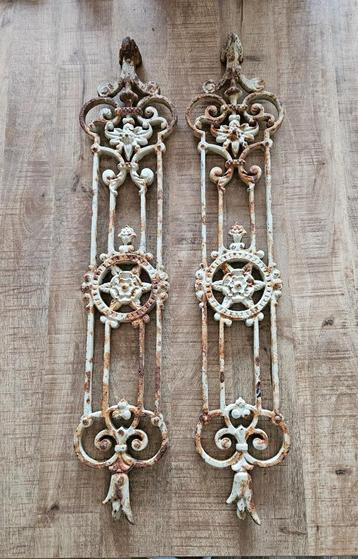 Wandornament 2x , gietijzer  beschikbaar voor biedingen