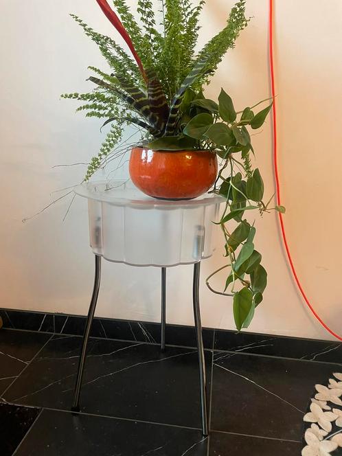 Ikea HATTEN , transparant bijzettafel. Ehlen Johanssen, Huis en Inrichting, Tafels | Sidetables, Gebruikt, 25 tot 50 cm, 100 tot 150 cm