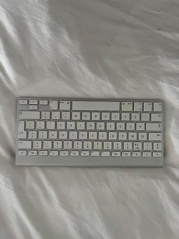 Apple keyboard with bluetooth beschikbaar voor biedingen