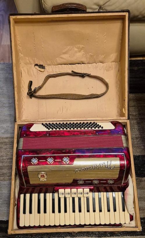Accordeon Marinucci Recanati EM 750 met koffer., Muziek en Instrumenten, Accordeons, Gebruikt, Toetsaccordeon, 80-bas, Marinucci