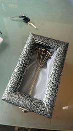 Doosje met rode roos en zwarte knopjes van wierook, Antiek en Kunst, Ophalen
