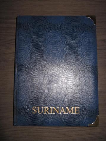 Heel dik insteekboek met opdruk "Suriname". beschikbaar voor biedingen