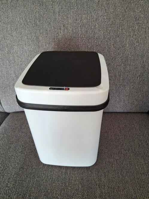 Prullenbakje (toilet/badkamer) met sensor, NIEUW, Huis en Inrichting, Woonaccessoires | Prullenbakken, Nieuw, Kunststof, Minder dan 50 cm