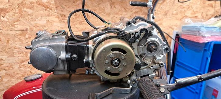 Motorblok Honda SS50,  imitatie, compleet met cylinder/kop., Fietsen en Brommers, Brommeronderdelen | Oldtimers, Gebruikt, Overige merken