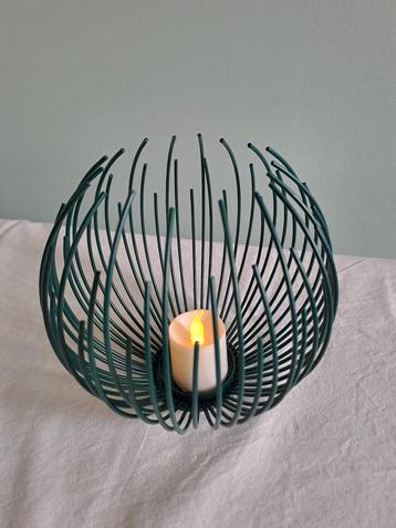 Donkergroene, open, bolvormige kandelaar voor stompkaars. beschikbaar voor biedingen