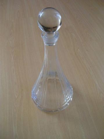 Karaf met stolp, whisky, wijn, water. Geheel van glas beschikbaar voor biedingen