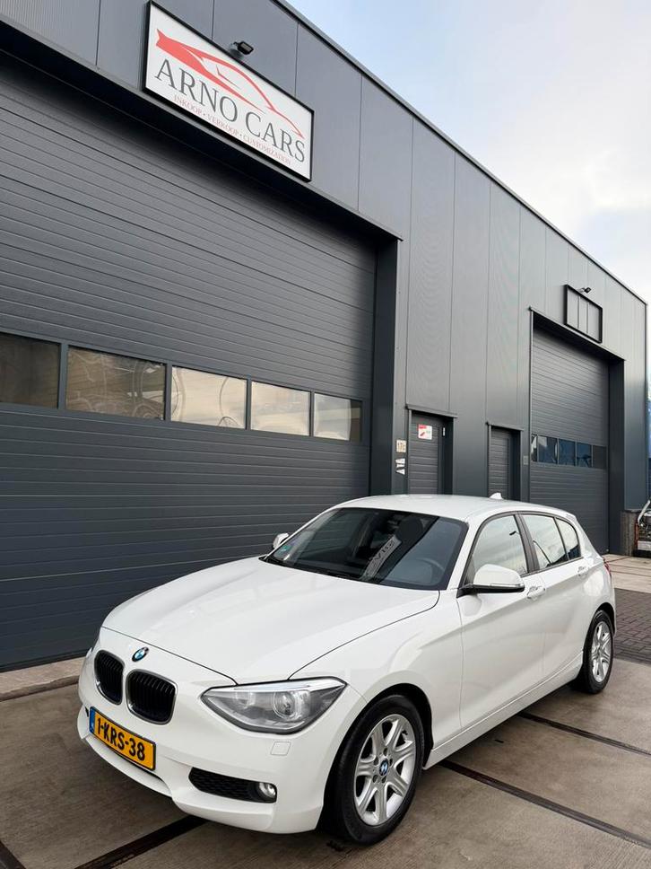 BMW 1-Serie 114i 5-DR 2013 Wit | COMPLEET IN ORDE | APK ✅, Auto's, BMW, Bedrijf, 1-Serie, ABS, Adaptieve lichten, Airbags, Airconditioning