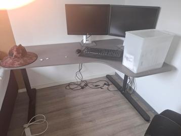 Hoekbureau - Zo goed als nieuw beschikbaar voor biedingen