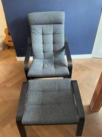 IKEA POÄNG Fauteuil en voetenbank, zwartbruin/Gunnared donke, Huis en Inrichting, Fauteuils, Ophalen, Zo goed als nieuw, Hout