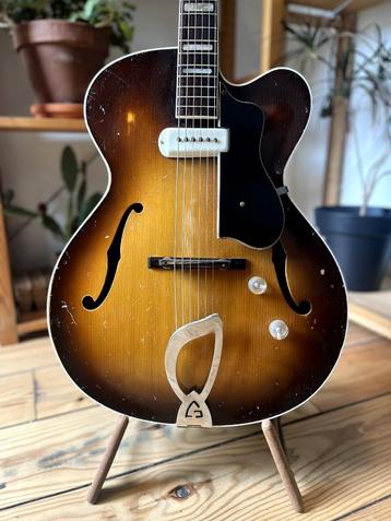 Guild 1955 - x-150 Savoy beschikbaar voor biedingen